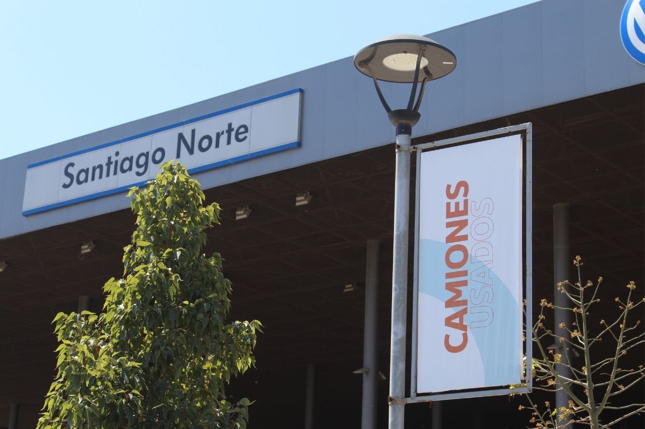 cartel anunciando la venta de camiones usados en zentrum